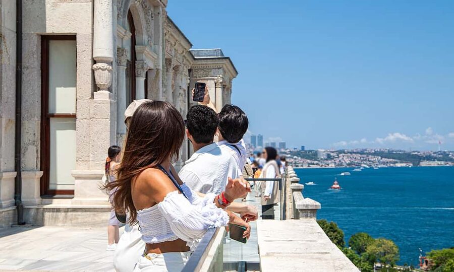 Topkapi Palace Express Tour with Harem Tickets - Getting past the ticket queue
