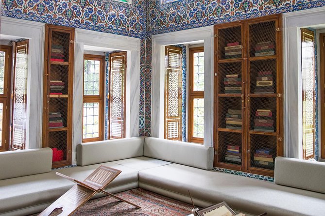 Topkapi Palace Skip-The-Line Entry with Guided Tour - Treasury, relics, and the palace’s strongest visual moments