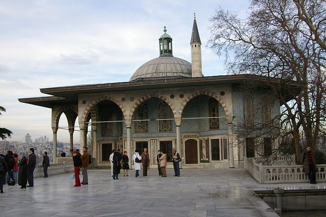 Topkapi Palace Skip-The-Line Entry with Guided Tour - Entering Topkapi without waiting at the ticket window