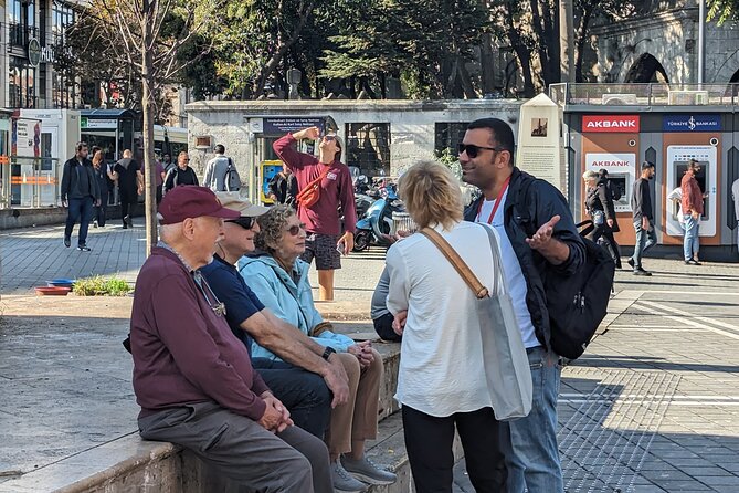 Topkapi Palace tour with Harem,guide is included,ticket is extra - Meeting Unal at the Babı Hümayun Gate