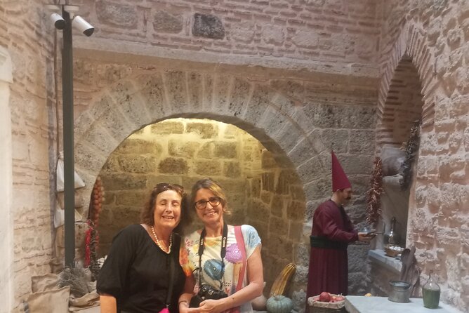 Topkapi Palace tour with Harem,guide is included,ticket is extra - The guide’s role and communication