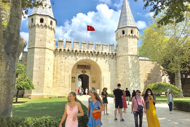 Topkapi Palace with Harem and Blue Mosque Guided Tour - Why this half-day pairing works in Istanbul