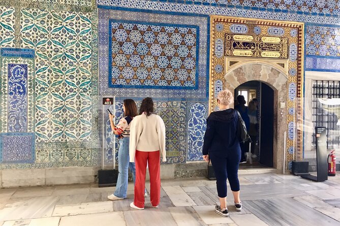 Topkapi Palace with Harem and Blue Mosque Guided Tour - Sogukcesme Street and the short walk through Sultanahmet