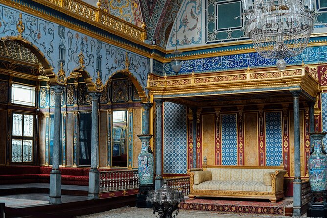 Topkapi Palace with Small Group with Private Tour Option - Why this four-hour route works