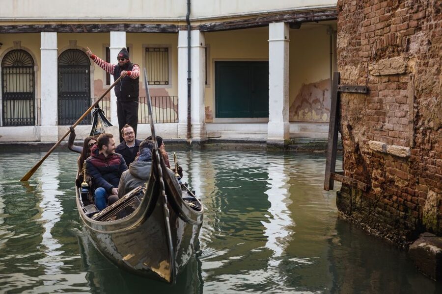 Tour of Doge's Palace and Gondola Ride - Who should book this experience