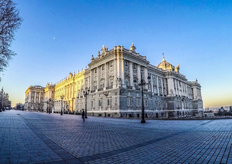 Tour of the historic Royal Palace of Madrid - Entering the palace with fast-track access