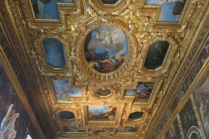 Tour of Venice in Doge's Palace and St Mark's Basilica - Crowds, headsets, and group size