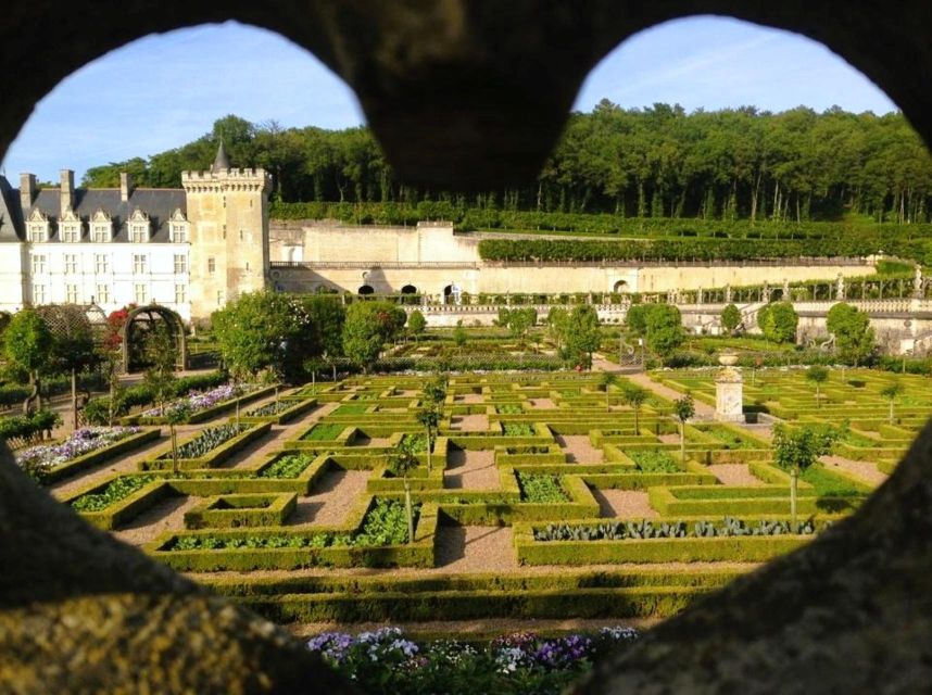 Tours: Chateaux Azay-le-Rideau and Villandry Morning Tour - Who should book this experience?