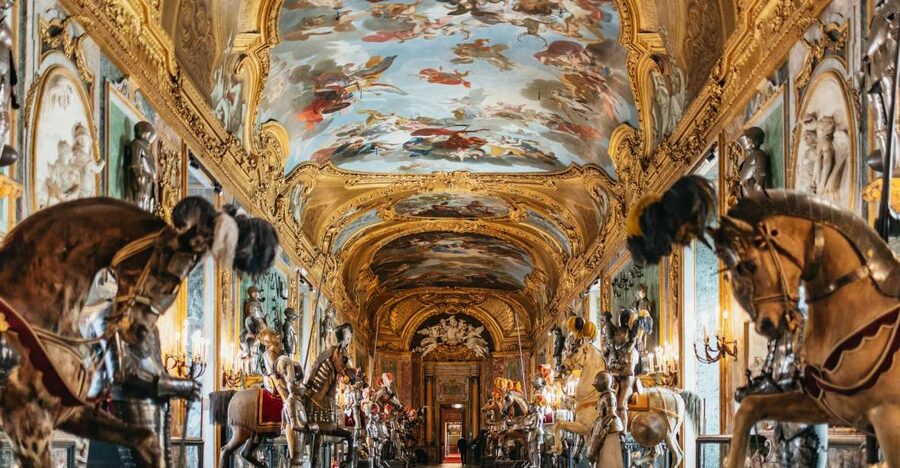 Turin: Royal Palace Entry Ticket and Guided Tour - Meeting your guide at the main entrance