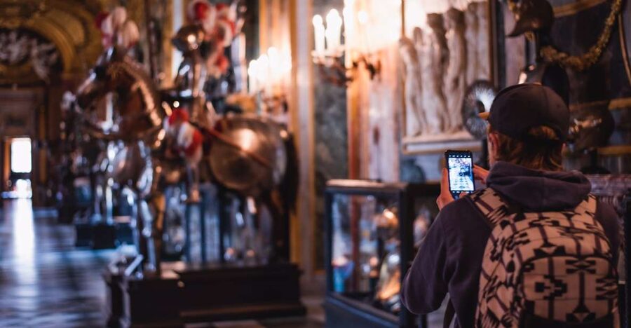 Turin: Savoy Royal Palace Small Group Guided Tour - Key Points at a Glance