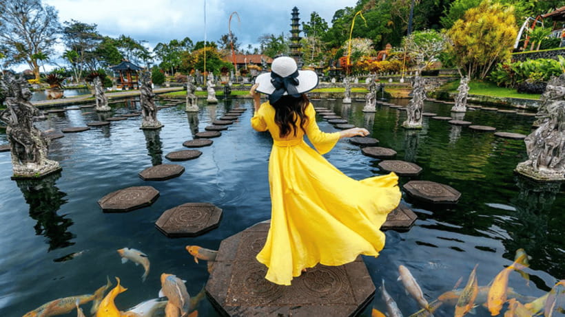 Ubud: Heaven Gate Lempuyang, Water Palace & Waterfall Tour - Who should book this tour