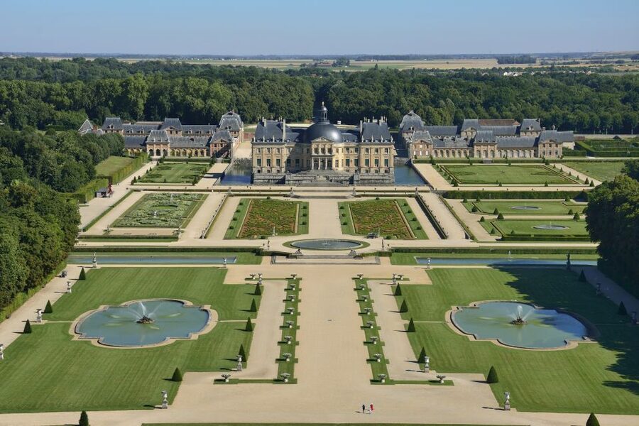 Vaux le Vicomte Chateau Entry Ticket and Chateaubus Transfer - From Paris Gare de Lyon to Melun