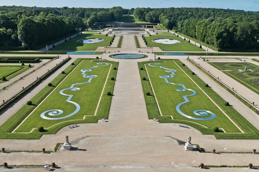 Vaux le Vicomte Chateau Entry Ticket and Chateaubus Transfer - Inside the château with the 3D audio guide