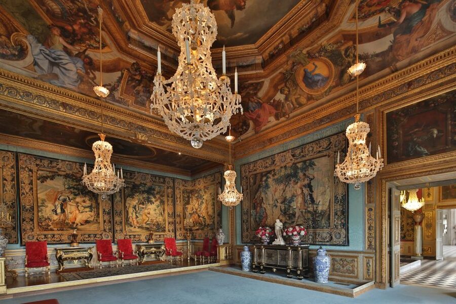 Vaux le Vicomte Chateau Entry Ticket and Chateaubus Transfer - Who should book this outing?