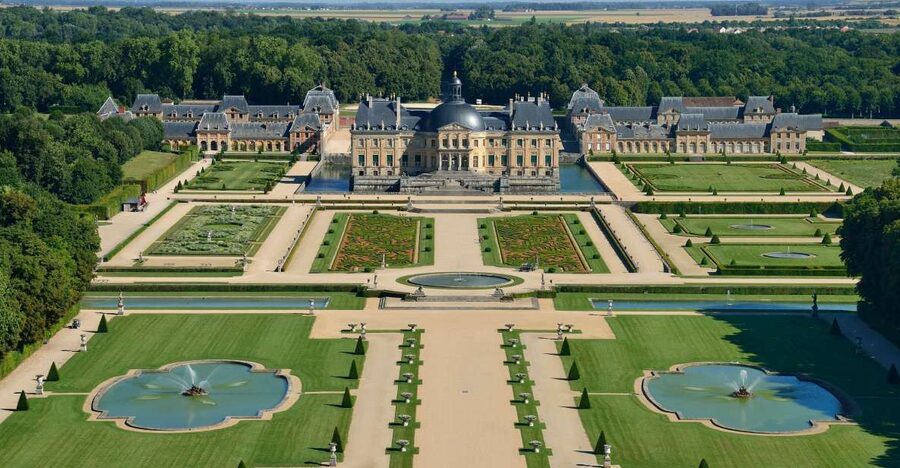 Vaux le Vicomte Chateau Entry Ticket and Chateaubus Transfer - The Chateaubus transfer and what it covers