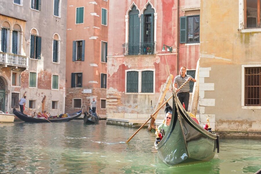 Venice: Doge’s Palace and Basilica Roman Empire Guided Tour - Why the ambassador theme works in Venice