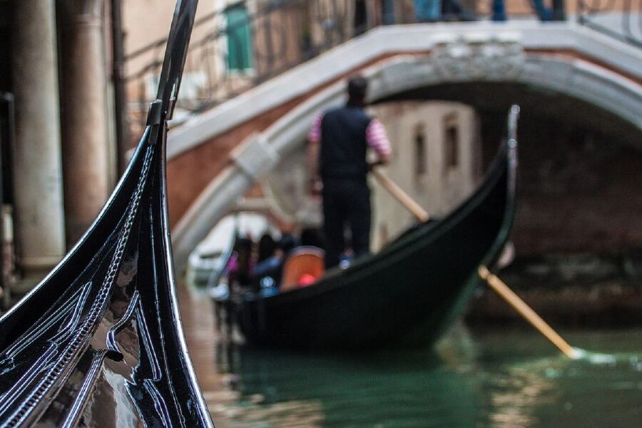 Venice: Doge's Palace and Basilica Tour with Gondola Ride - Weather, clothing, and practical limits
