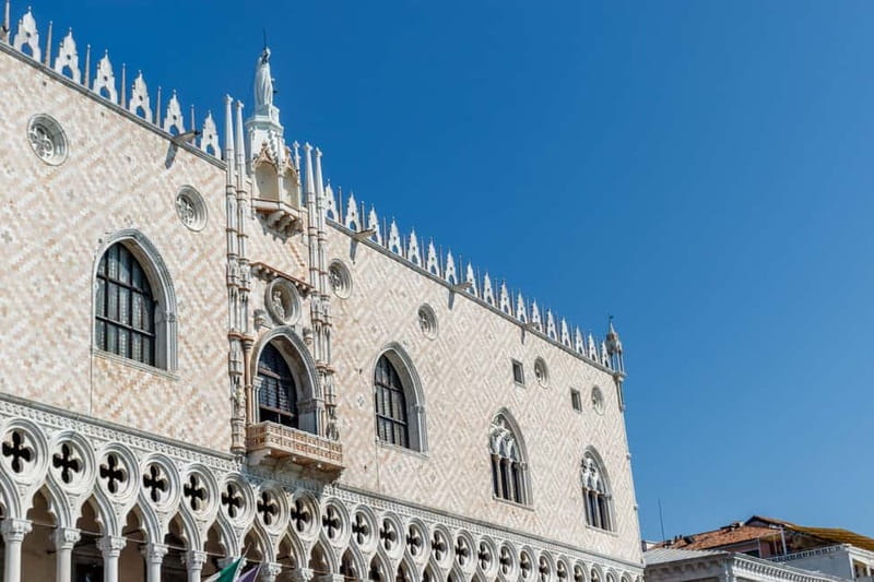Venice: Doge's Palace and St Mark's Basilica Walking Tour - Doge’s Palace and the machinery of Venetian power
