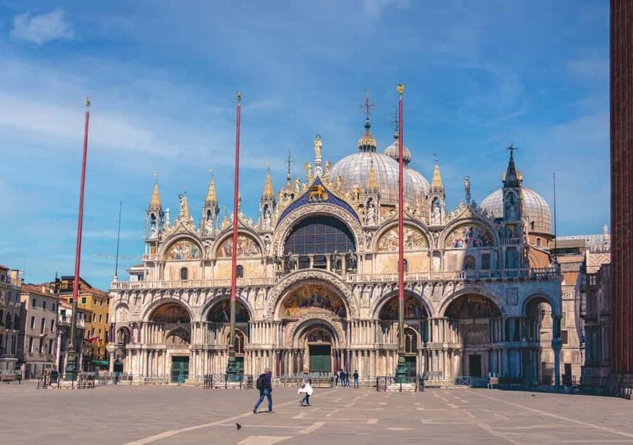 Venice: Doge's Palace and St Mark's Tour with Gondola Ride - The gondola ride through Venice’s canals