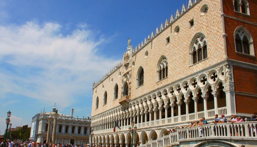 Venice: Doge's Palace, Bridge of Sighs & Prisons Guided Tour - The Old Royal Palace and nearby museums