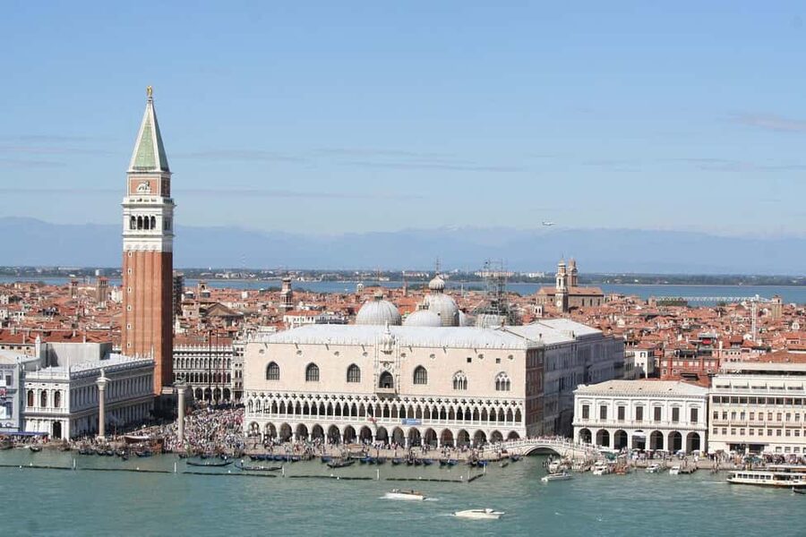 Venice: Doge's Palace, Bridge of Sights, St.Mark's Basilica - Crossing the Bridge of Sighs