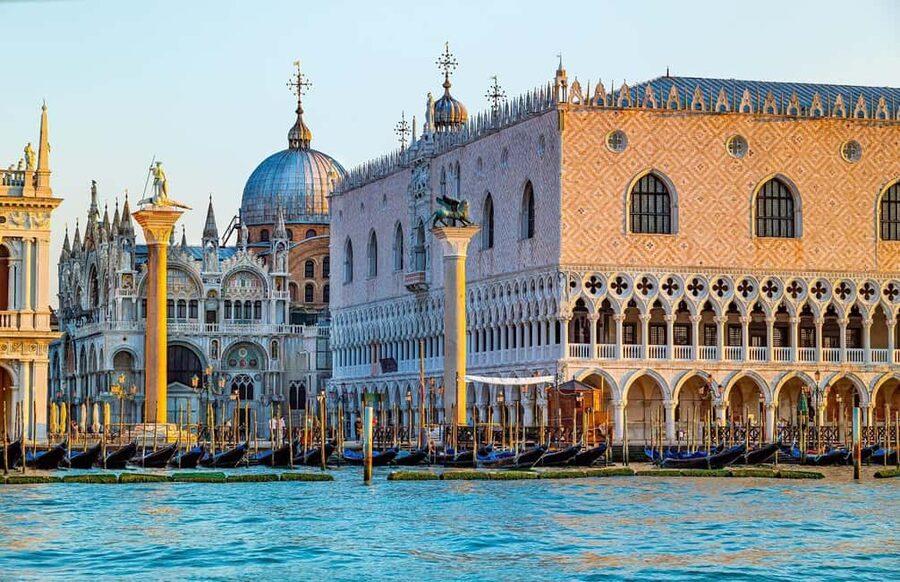 Venice: Doge's Palace Guided Tour with Optional Gondola Ride - Adding the shared gondola ride