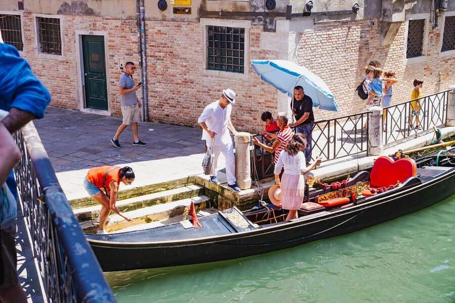 Venice: Doge's Palace Guided Tour with Optional Gondola Ride - Timing, comfort, and practical limits