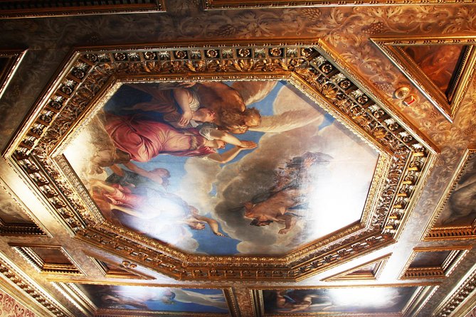 Venice: Doge’s Palace Prisons & Secret Itineraries Guided Tour - Crossing the Bridge of Sighs