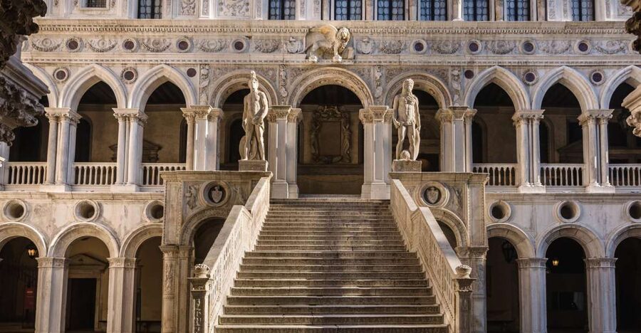 Venice: Doge's Palace Skip-the-Line Ticket with Guidebook - Entering through the Bridge of Sighs