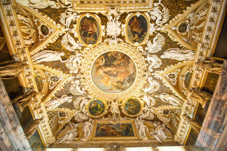 Venice: Doge's Palace Skip-the-Line Tour with Prisons - Entering through a separate entrance