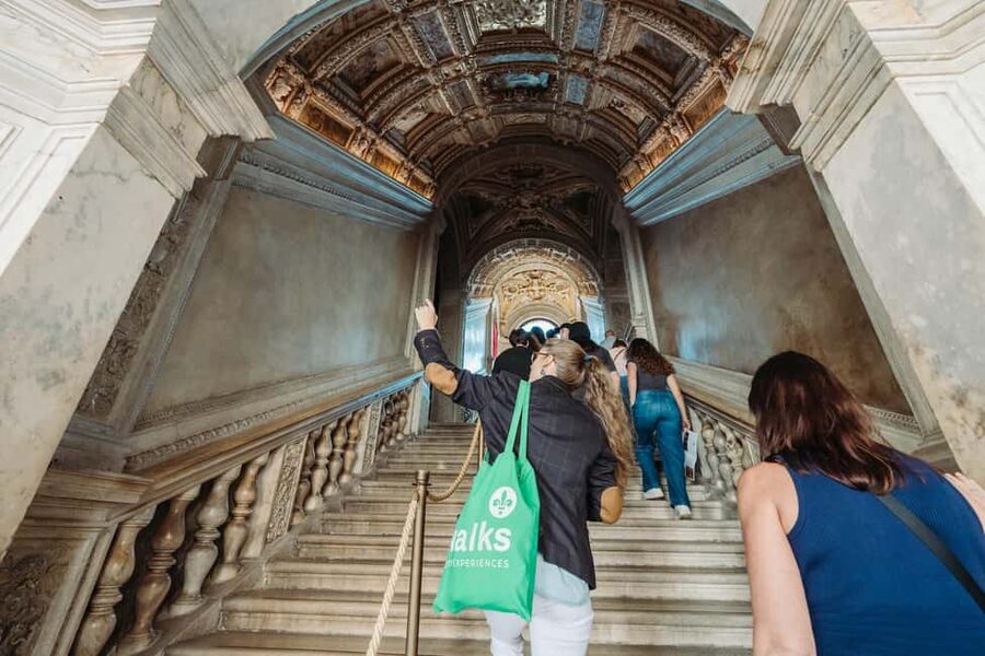 Venice: Doge's Palace & St Mark's Tour with Upgrade Option - Crossing the Bridge of Sighs into the prisons