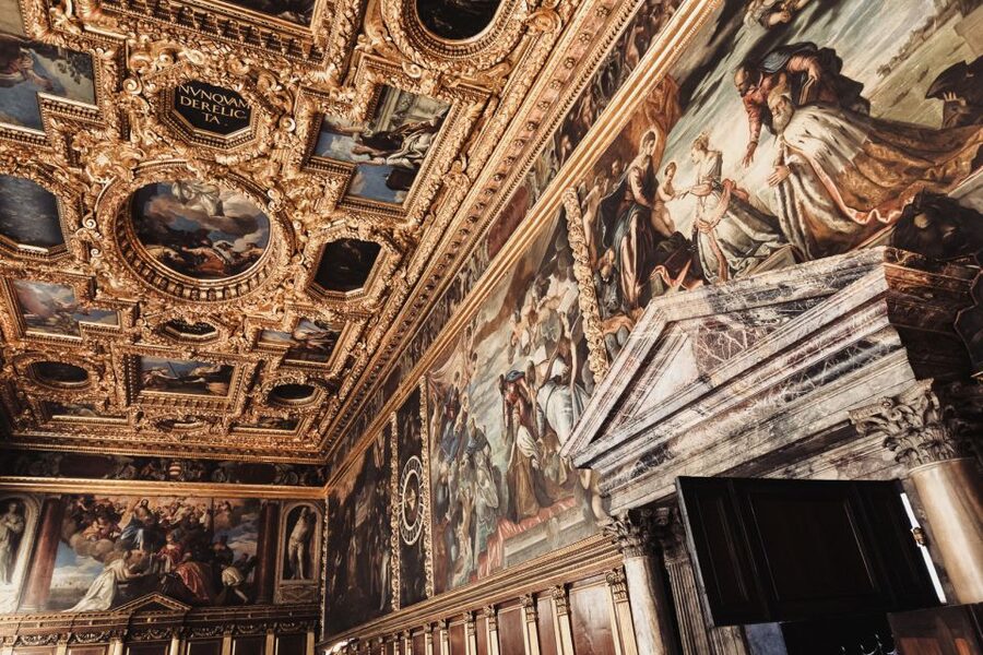 Venice: Doge's Palace & St Mark's Tour with Upgrade Option - Clothing, identification, and the meeting point