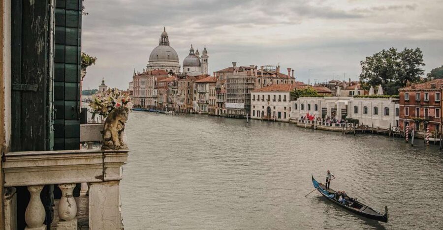 Venice: Gondola Ride and a Gala Dinner in a Venetian Palace - Why this gondola and dinner pairing works