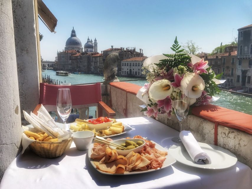 Venice: Gondola Ride and a Gala Dinner in a Venetian Palace - Value for money: a special occasion purchase