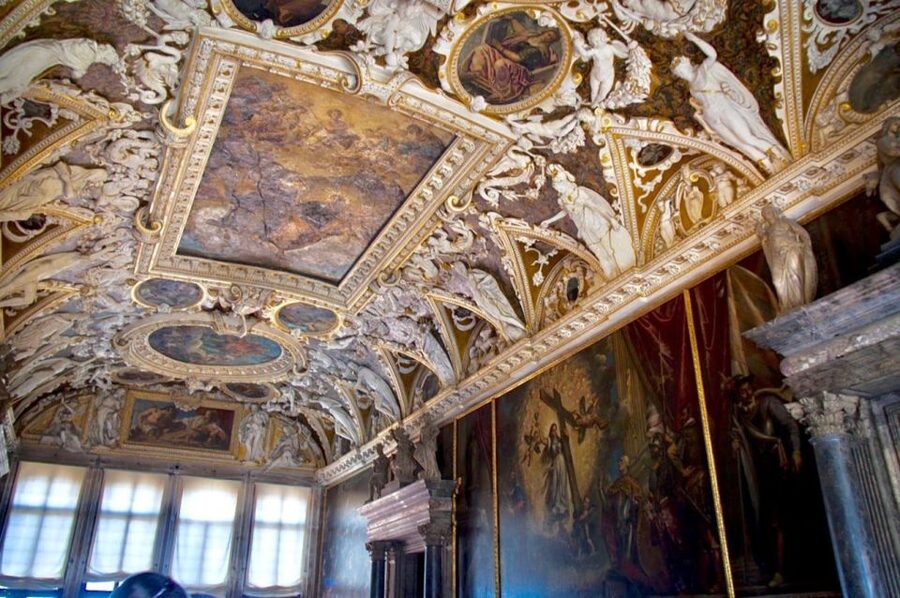 Venice: Skip-the-Line Doge’s Palace & Basilica Walking Tour - The Bridge of Sighs and Casanova’s prison route