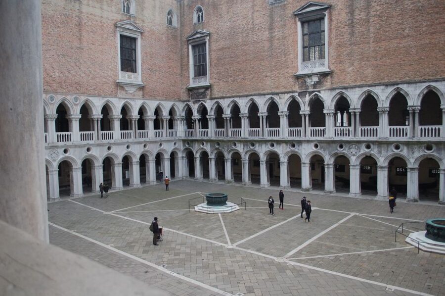 Venice: St Mark’s Basilica and Doge’s Palace Private Tour - Doge’s Palace, from government rooms to prison cells