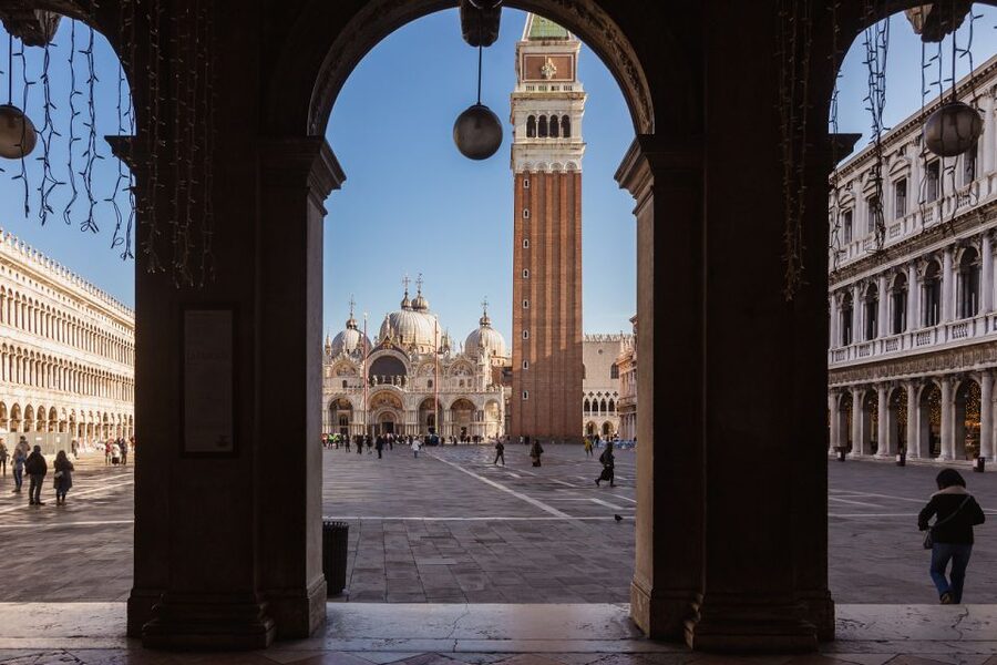 Venice: St Mark's Basilica, Doge Palace, & Bell Tower Option - Crossing the Bridge of Sighs
