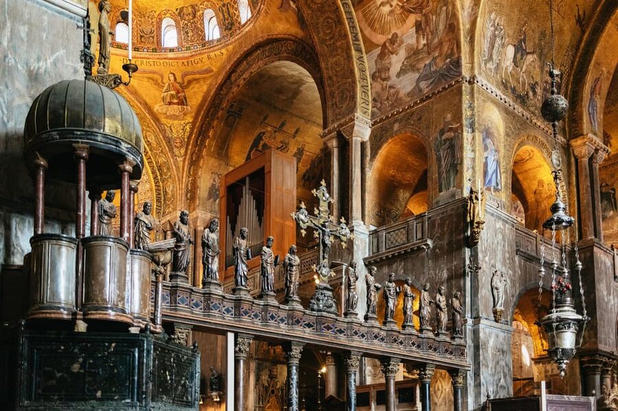 Venice: St. Mark's Basilica & Doge's Palace Tour with Ticket - St. Mark’s Basilica and its golden interior