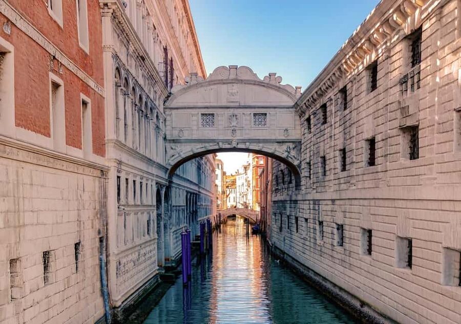 Venice: St Mark's, Doge's Palace, Murano & Burano Day Tour - Lunch is useful, but keep it quick