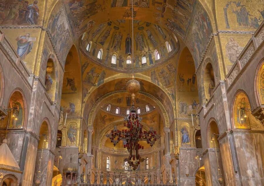 Venice: St Mark's, Doge's Palace, Murano & Burano Day Tour - Murano and the craft of glassmaking