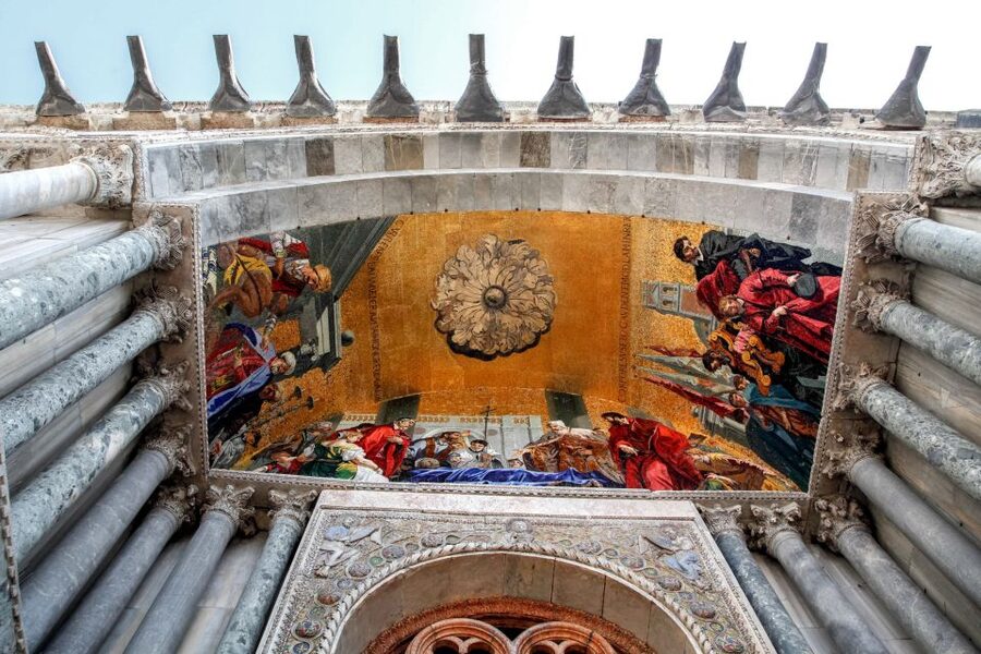 Venice: Walking tour, Doge Palace, & St. Mark's Basilica - Reading the gold at St. Mark’s Basilica