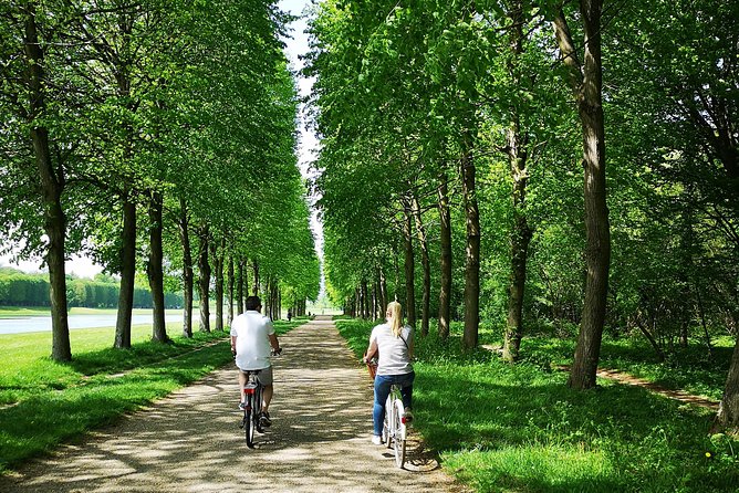Versailles Bike Tour with Market, Gardens & Guided Palace Tour - Starting in Paris and reaching Versailles