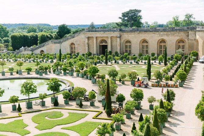 Versailles Full Day Bike Tour with Palace, Gardens, & Picnic - Guides, group size, and the pace of the day