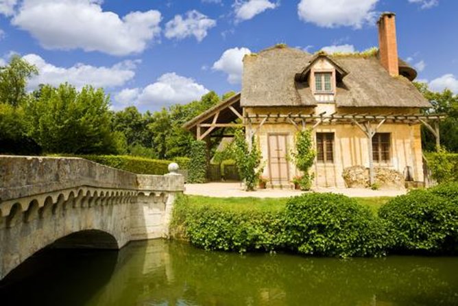 Versailles Full Tour: Palace, Gardens & Marie-Antoinette’s Estate - Walking the 800-hectare gardens