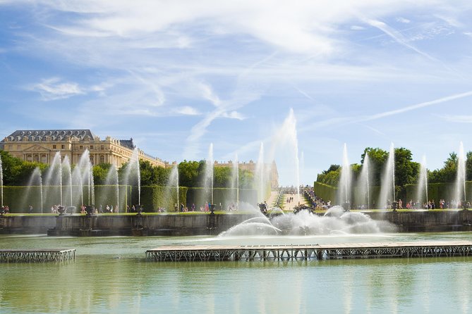 Versailles Palace and Gardens Half Day Guided Tour from Paris - One hour in the Versailles gardens