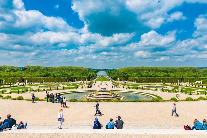 Versailles Palace and Gardens Half Day Guided Tour from Paris - Fountain shows and the best time to visit