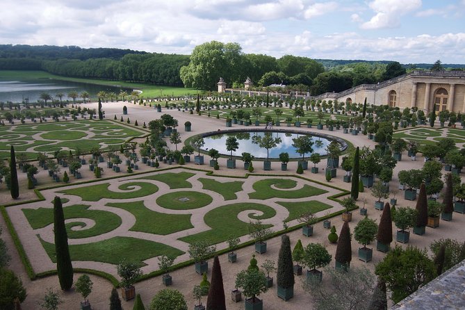 Versailles Palace and Gardens Tour by Train from Paris - How much walking and what the three hours feel like