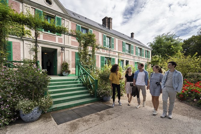 Versailles Palace and Giverny Monet House Visit with Lunch - Versailles brings a different kind of grandeur
