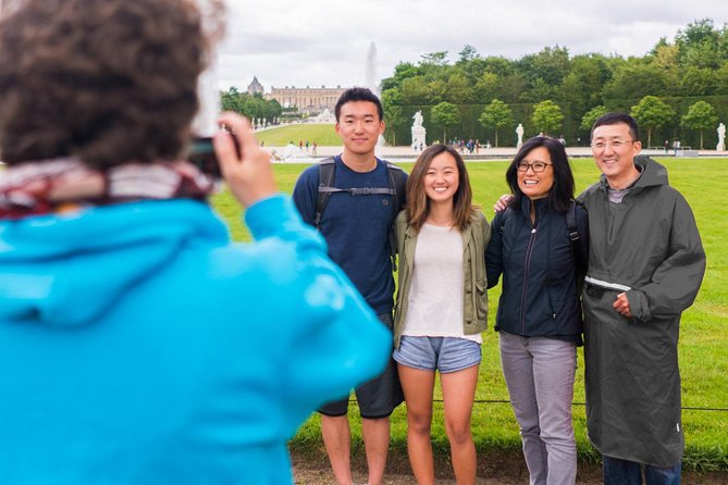 Versailles Palace Bike Tour with Market & Marie-Antoinette hamlet - The Versailles market and a picnic worth planning around