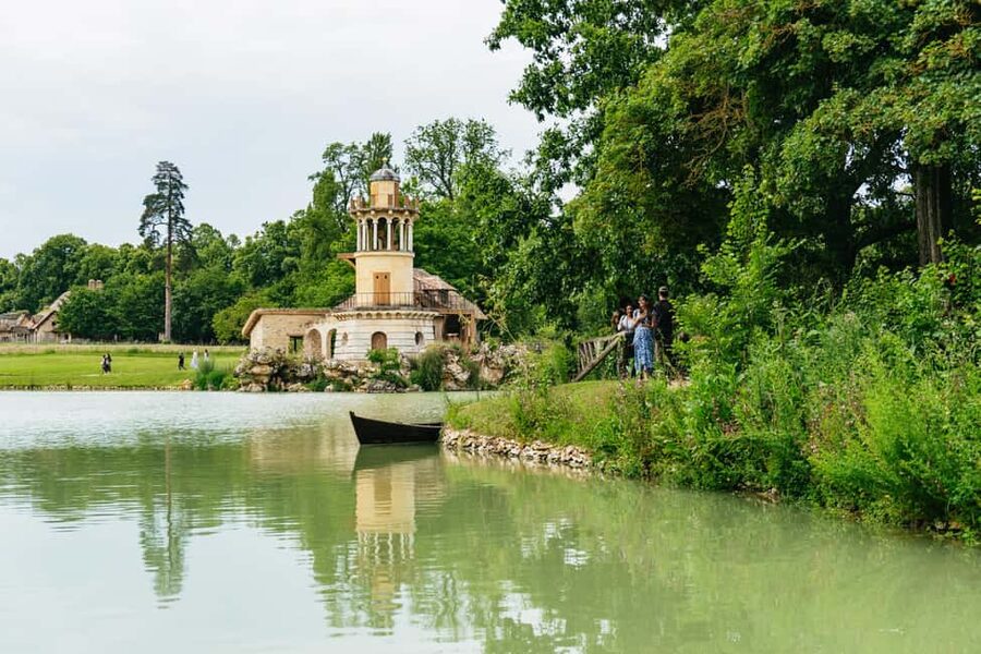 Versailles: Palace, Gardens & Queen’s Estate Guided Tour - Walking the formal gardens